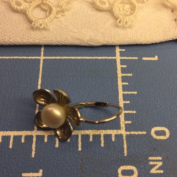 SALE ☄️Solid 14K Gold And Pearl Flower Earrings EC - Picture 4 of 11